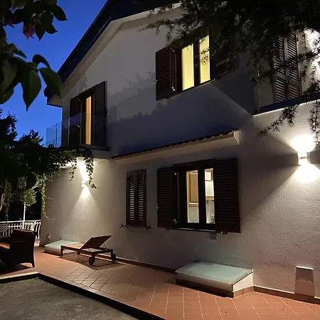 The House Of Annie With Magnificent Garden