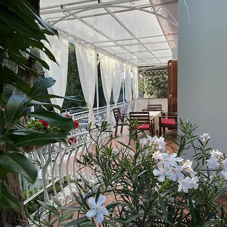 The House Of Annie With Magnificent Garden *